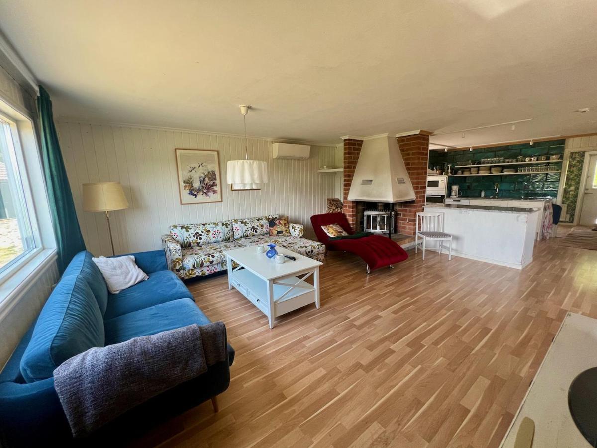 Idylliskt Hus Med Sjoeutsikt. Villa Östhammar Eksteriør billede