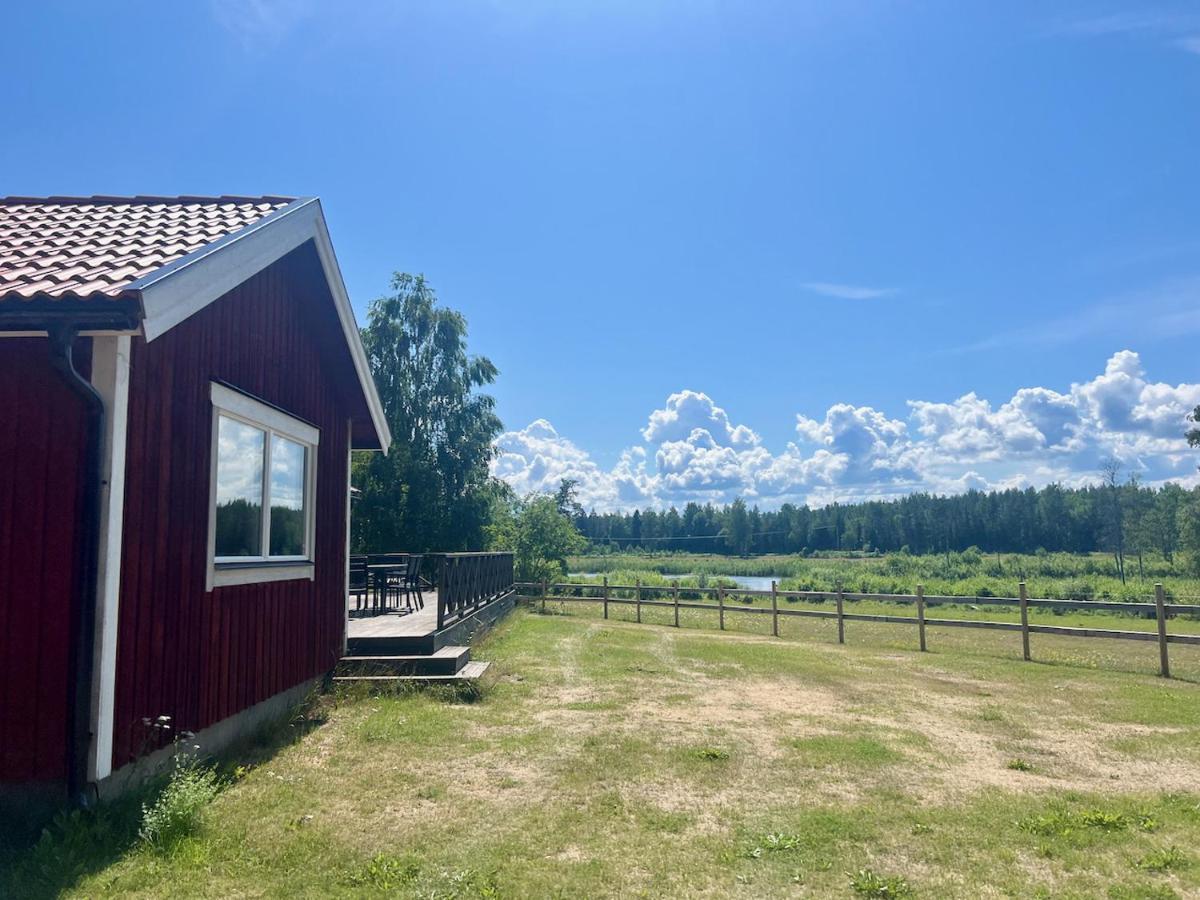 Idylliskt Hus Med Sjoeutsikt. Villa Östhammar Eksteriør billede